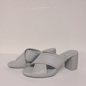 New With Box Naturalizer Grey Sandals Gen-N Women’s 8.5 8 1/2